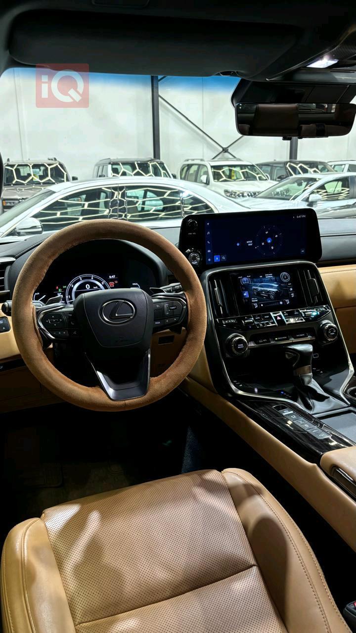 Lexus LX